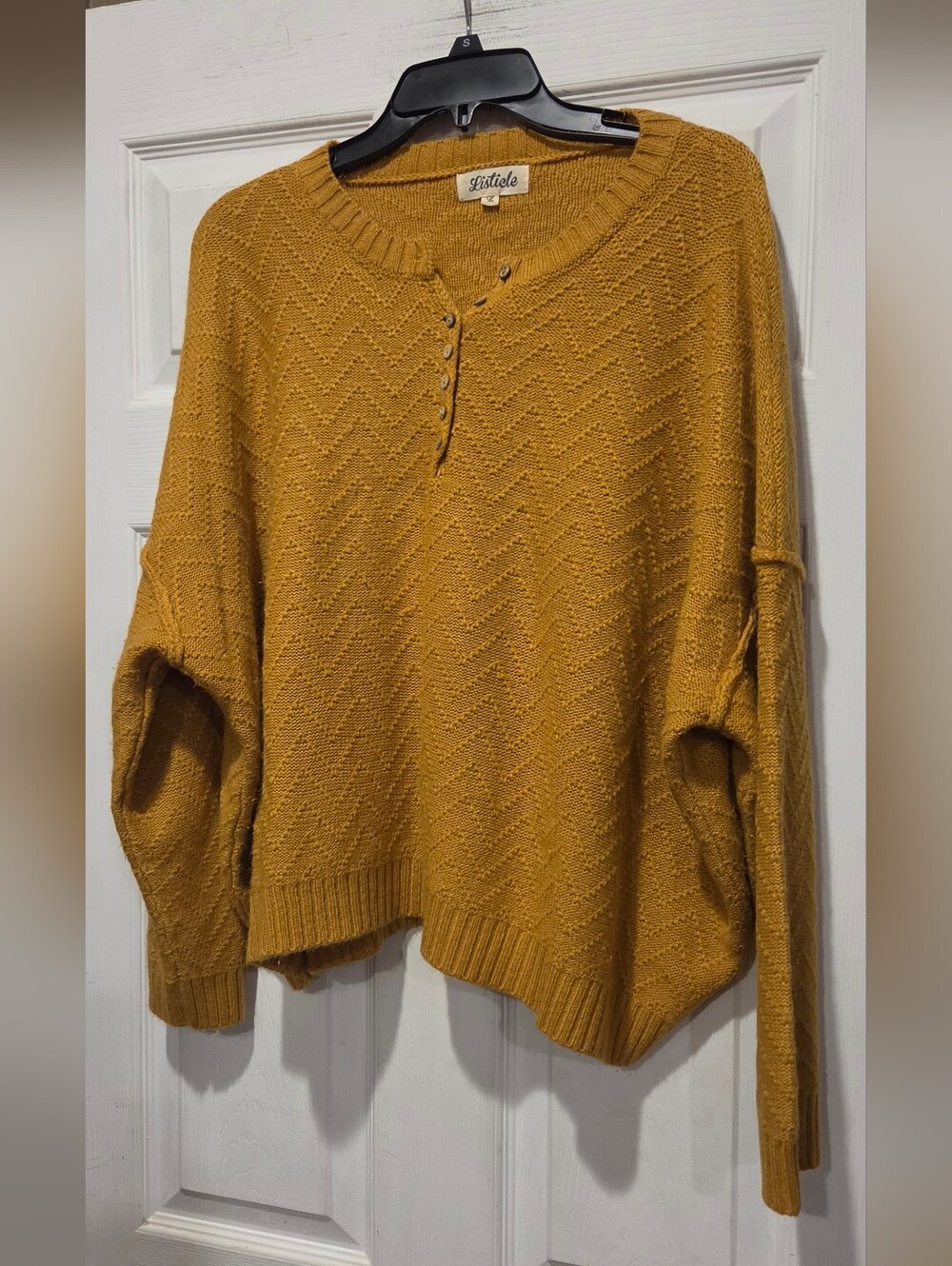 LISTICLE SWEATER